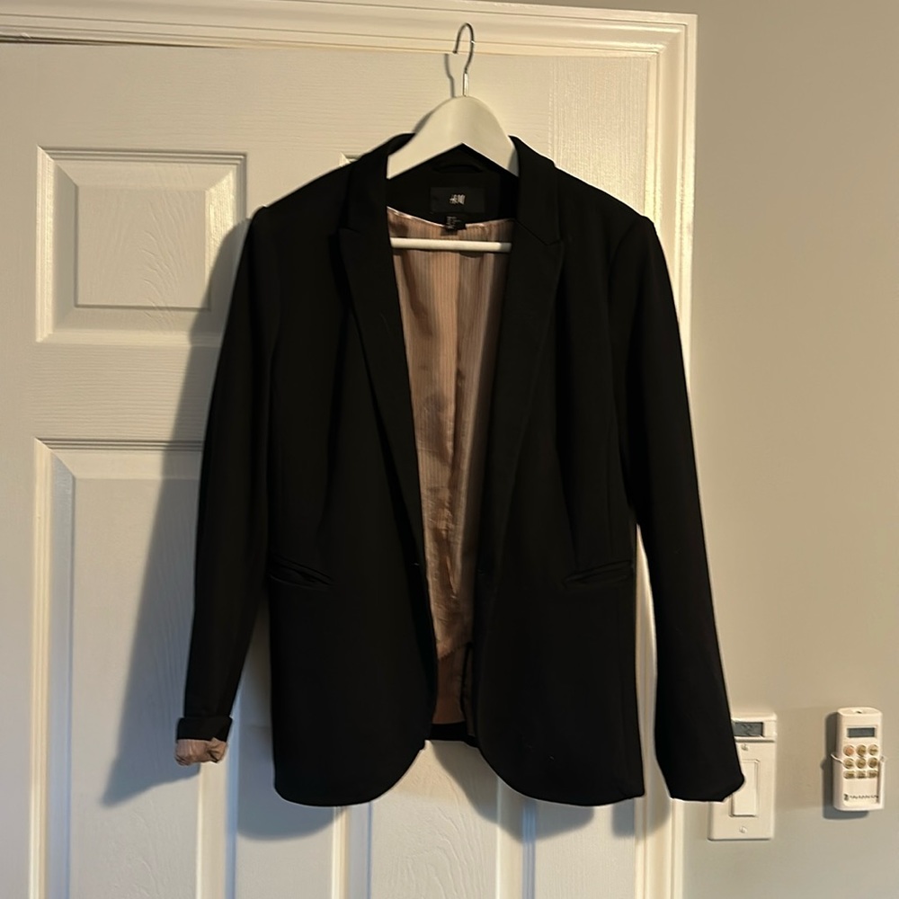 Beautiful H&M size 12 blazer with interior pink pinstripes